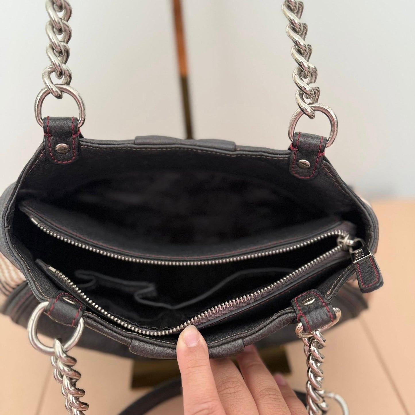 Pre-loved Daks Handbag/Shoulder Bag