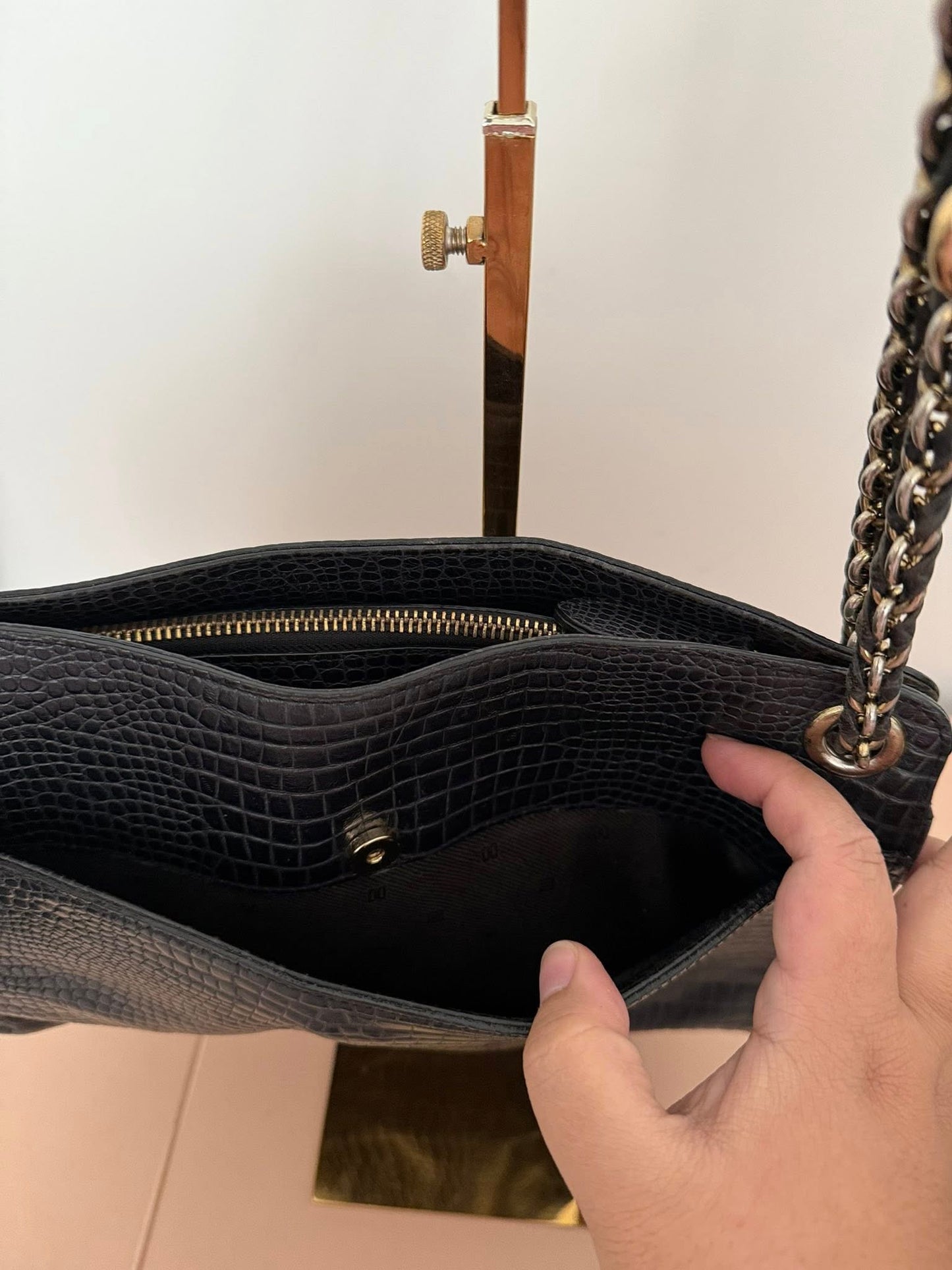 Pre-loved DAKS Black Croc-Embossed Leather Chain Shoulder Bag