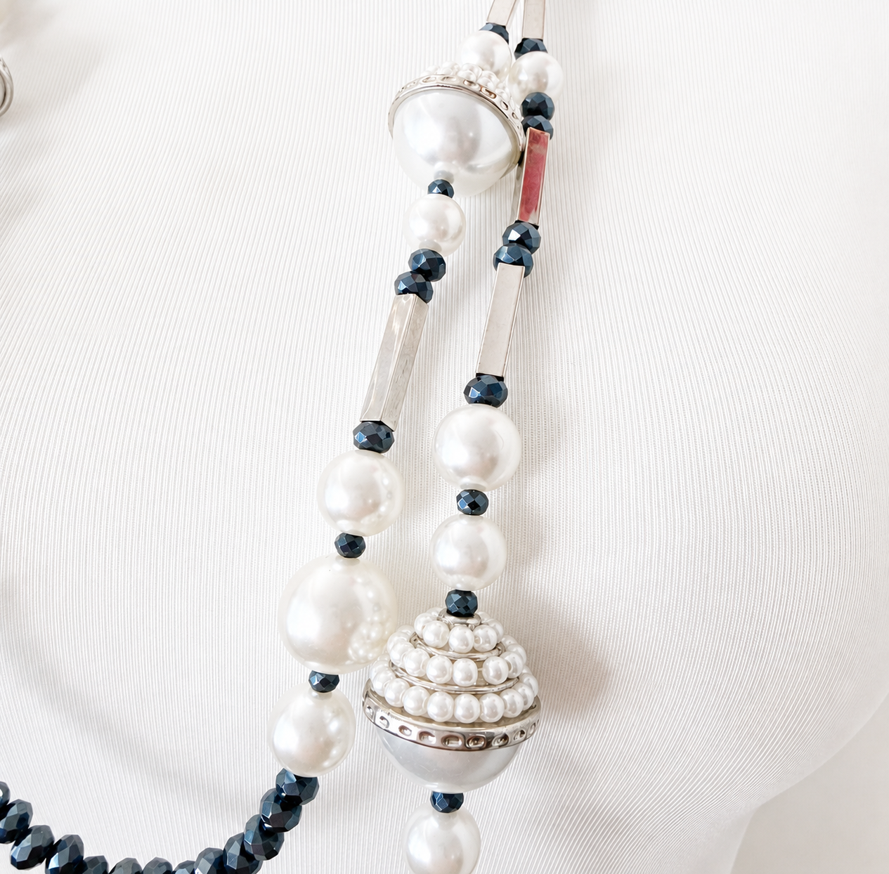 Elegant Pearl & Navy Beaded Long Necklace Pre-Loved