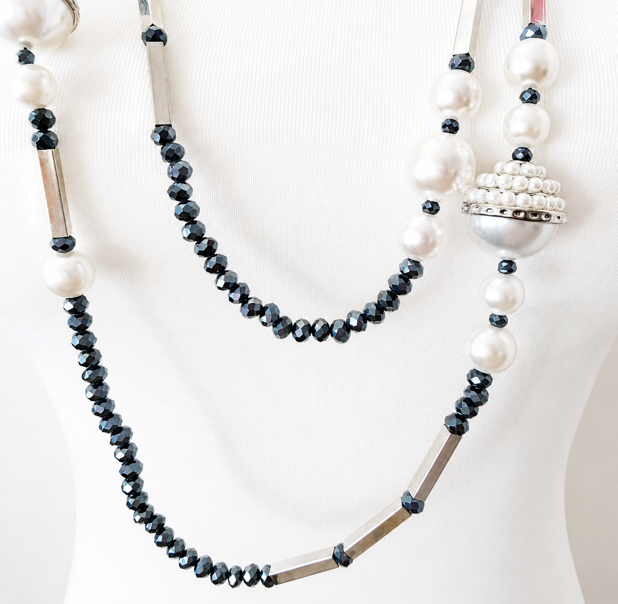 Elegant Pearl & Navy Beaded Long Necklace Pre-Loved