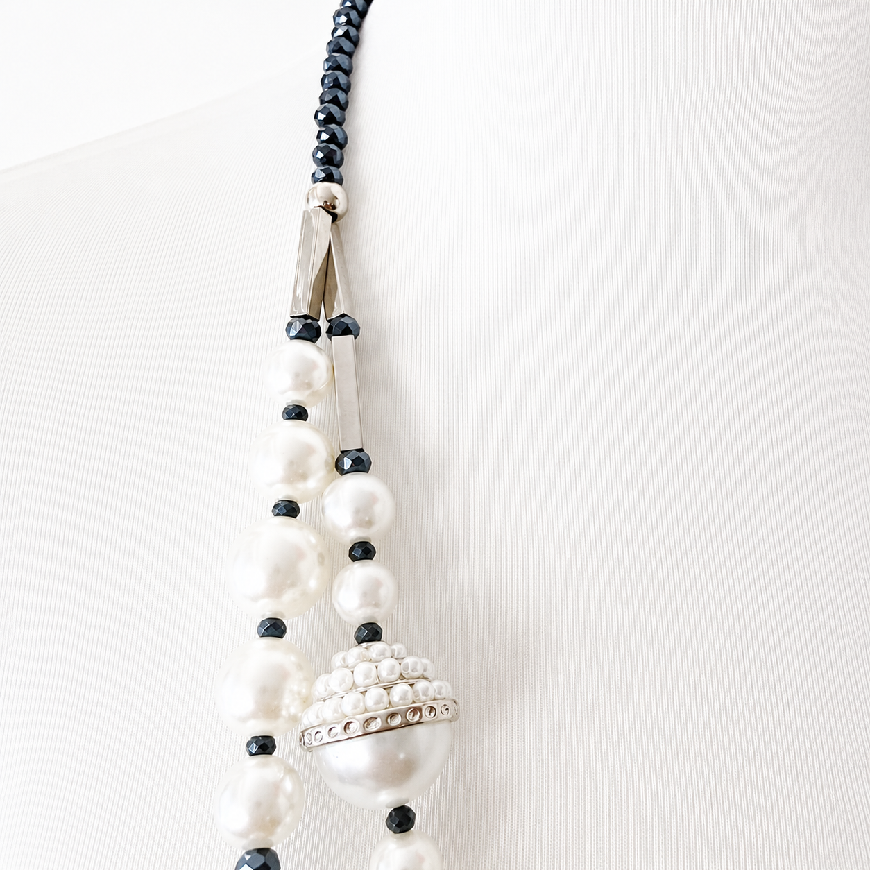 Elegant Pearl & Navy Beaded Long Necklace Pre-Loved