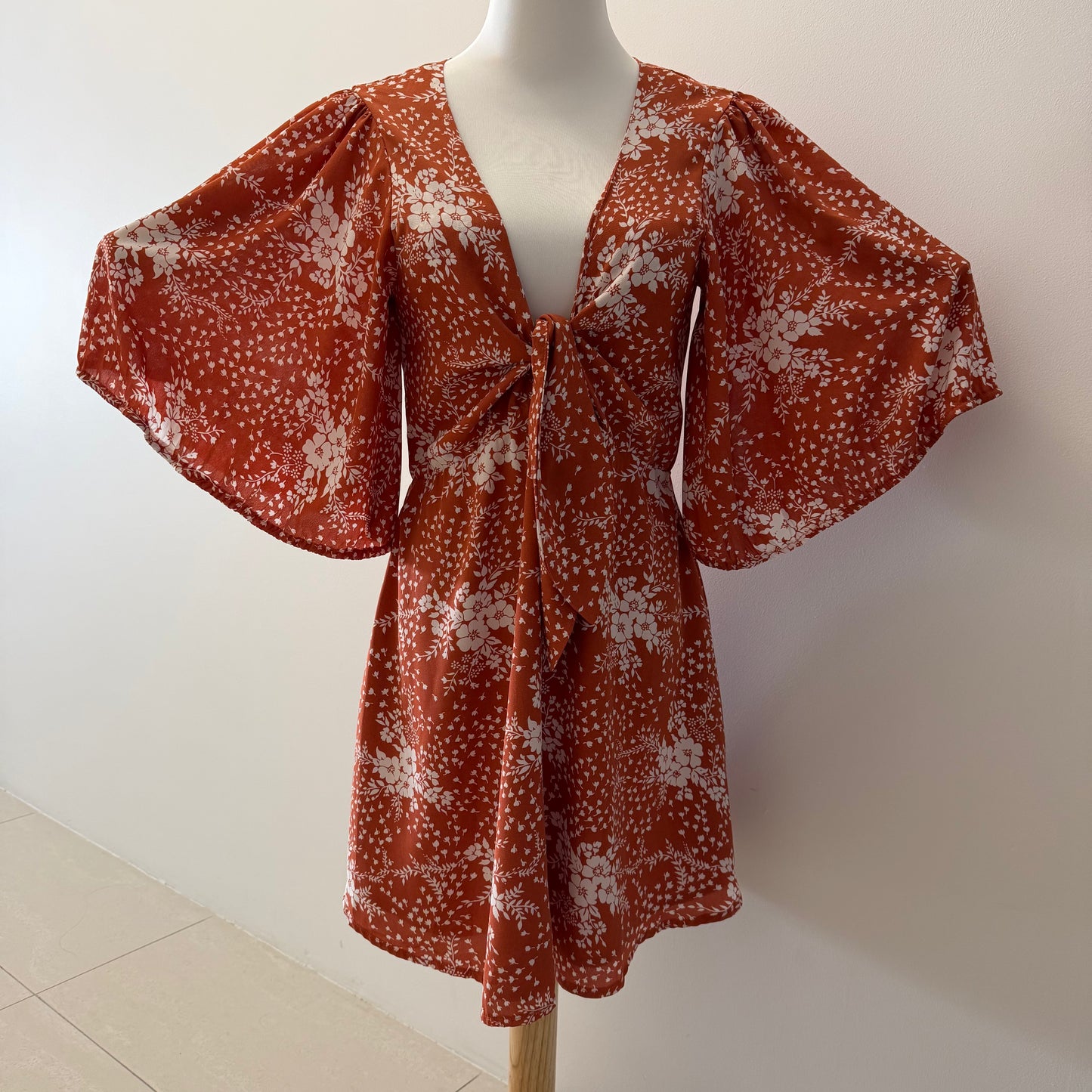 Here Comes The Sun Rust Floral Tie-Front Mini Dress Size AU 12 Pre-Loved
